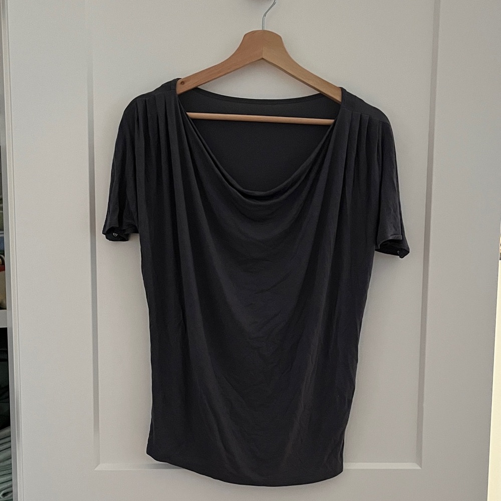 Encircled “The Evolve Top” elegant dark gray top size M